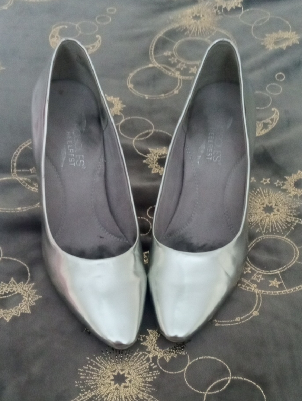 AEROSOLES Exquisite Silver Pointed-Toe Women’s Pumps Size 7